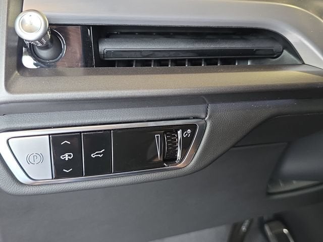 2027 Cadillac VISTIQ Platinum