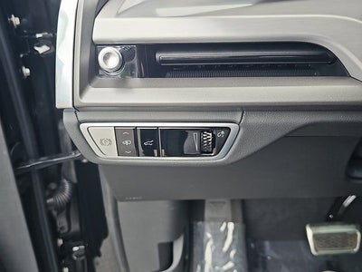 2026 Cadillac VISTIQ Platinum