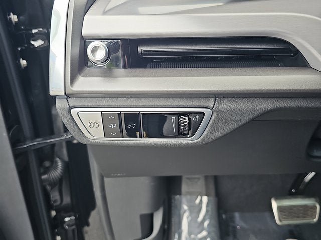 2026 Cadillac VISTIQ Platinum