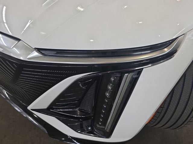 2024 Cadillac LYRIQ Luxury 2