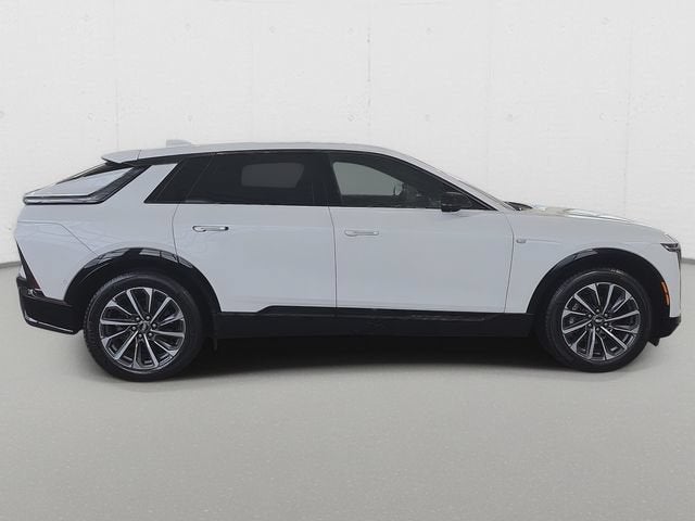 2024 Cadillac LYRIQ Sport 2