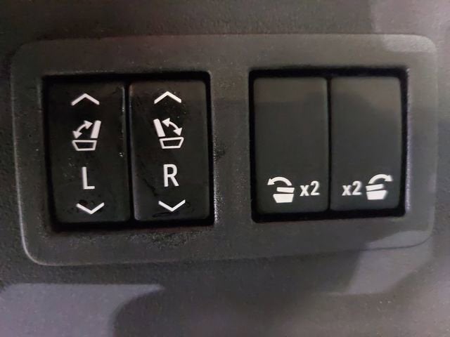 2025 Cadillac ESCALADE IQ Luxury 2