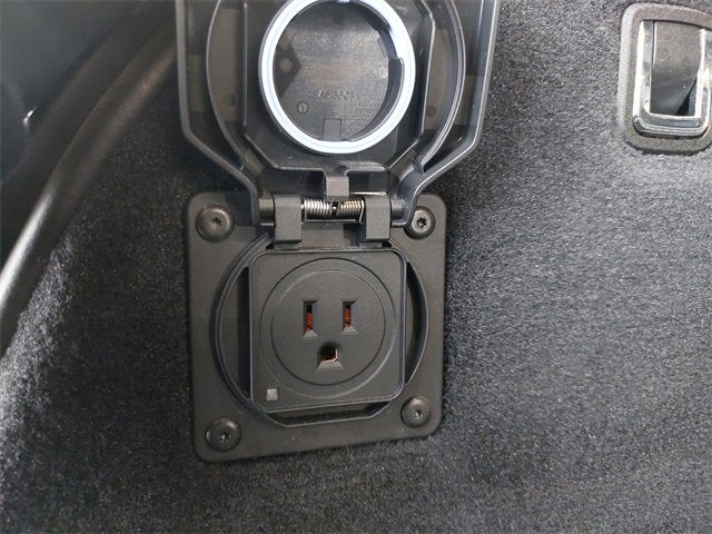 2025 Cadillac ESCALADE IQ Luxury 2