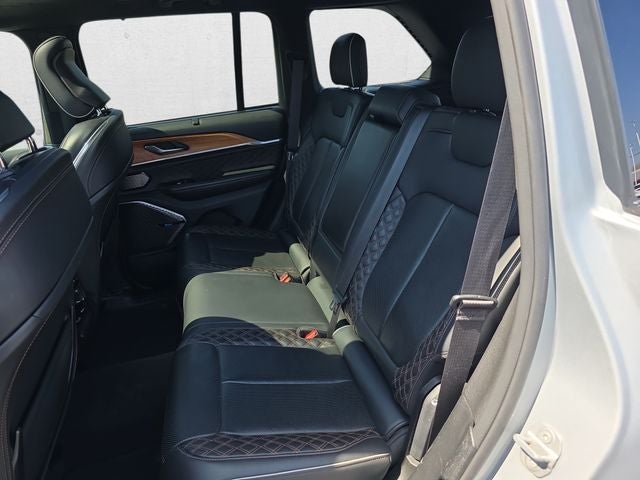 2022 Jeep Grand Cherokee Summit