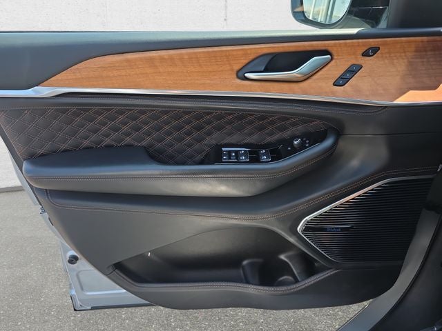 2022 Jeep Grand Cherokee Summit