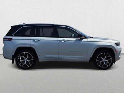 2022 Jeep Grand Cherokee Summit