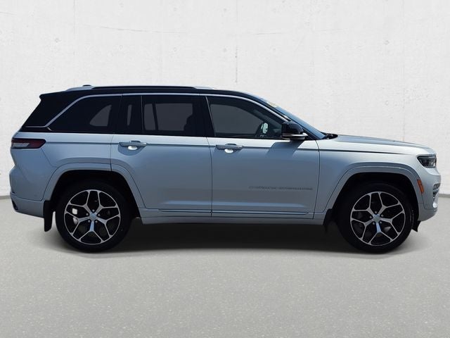 2022 Jeep Grand Cherokee Summit
