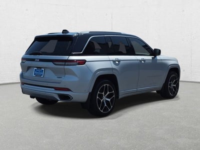 2022 Jeep Grand Cherokee Summit