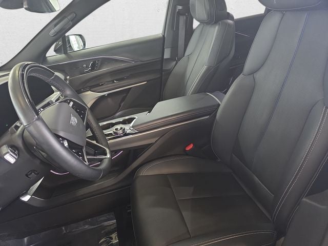 2024 Cadillac LYRIQ Luxury 2