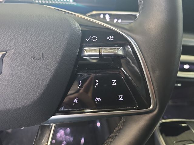 2024 Cadillac LYRIQ Luxury 2