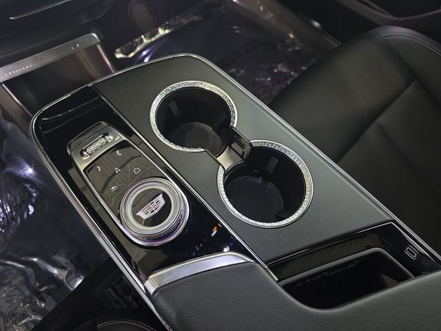 2024 Cadillac LYRIQ Luxury 2