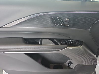 2024 Cadillac LYRIQ Luxury 2