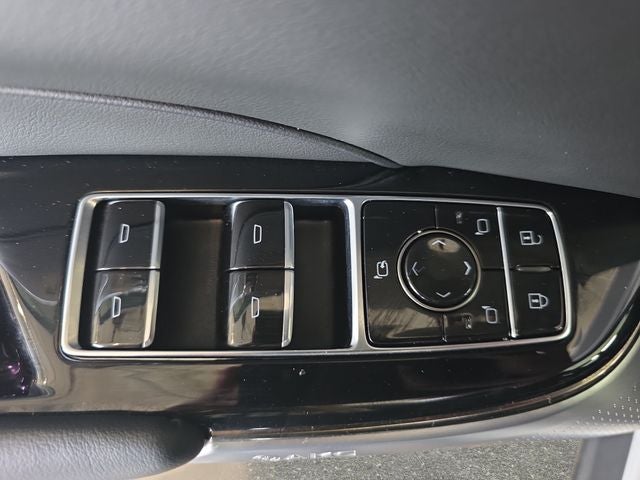 2024 Cadillac LYRIQ Luxury 2