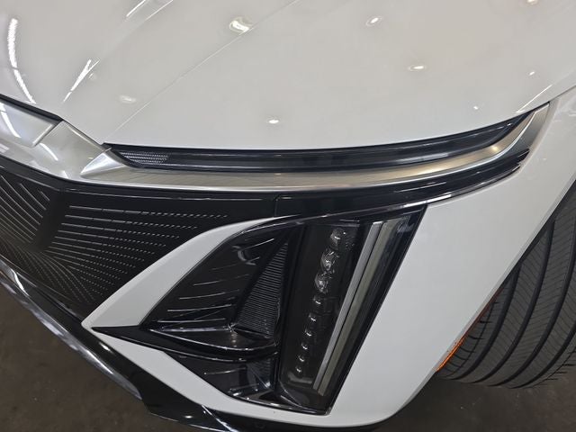 2024 Cadillac LYRIQ Luxury 2
