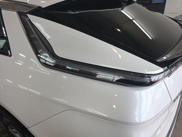 2024 Cadillac LYRIQ Luxury 2