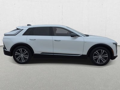 2024 Cadillac LYRIQ Luxury 2