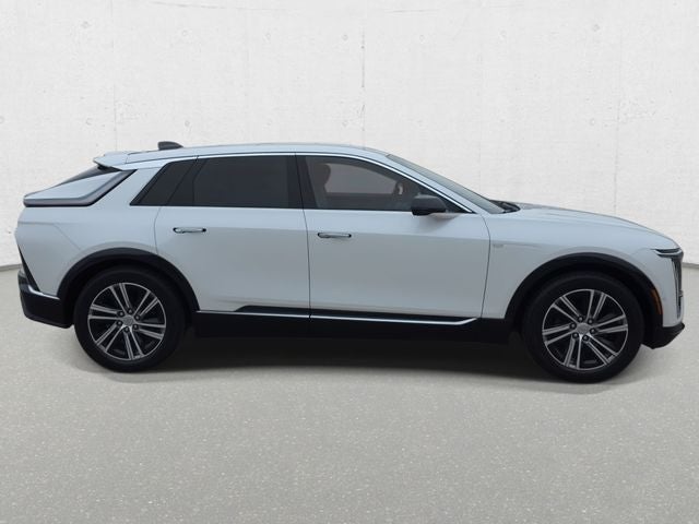 2024 Cadillac LYRIQ Luxury 2