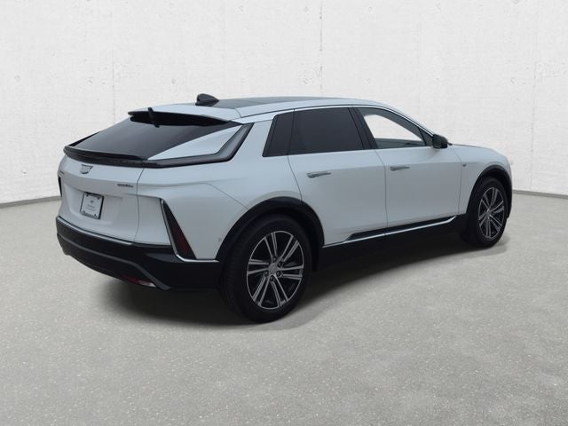 2024 Cadillac LYRIQ Luxury 2