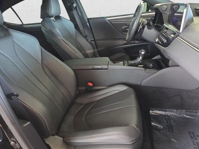 2024 Lexus ES 300h F SPORT Handling