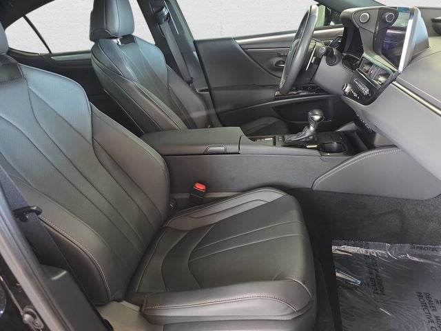 2024 Lexus ES 300h F SPORT Handling