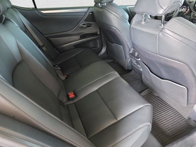2024 Lexus ES 300h F SPORT Handling