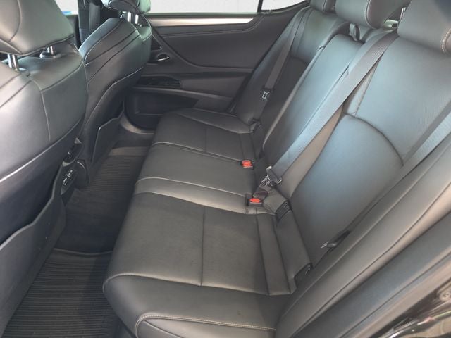 2024 Lexus ES 300h F SPORT Handling