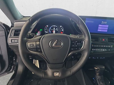 2024 Lexus ES 300h F SPORT Handling