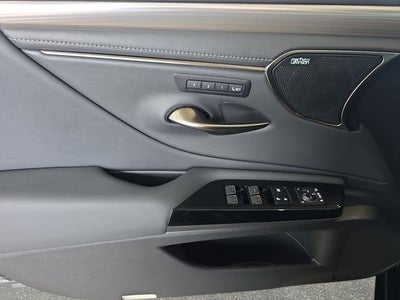 2024 Lexus ES 300h F SPORT Handling
