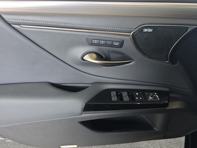 2024 Lexus ES 300h F SPORT Handling