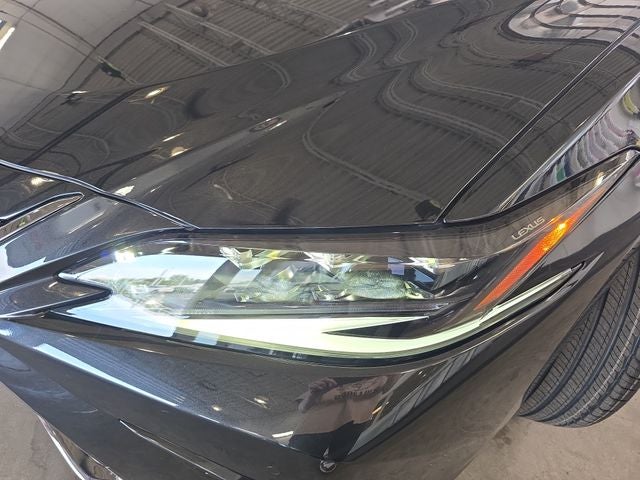 2024 Lexus ES 300h F SPORT Handling