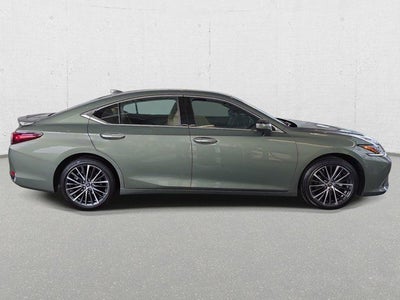 2025 Lexus ES 300h
