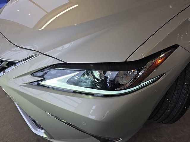 2025 Lexus ES 300h