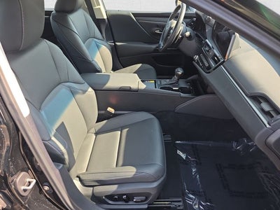 2025 Lexus ES 300h
