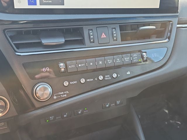 2025 Lexus ES 300h