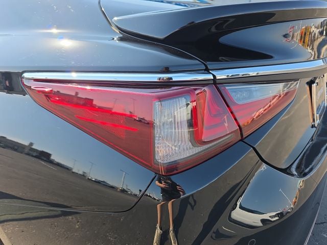 2025 Lexus ES 300h