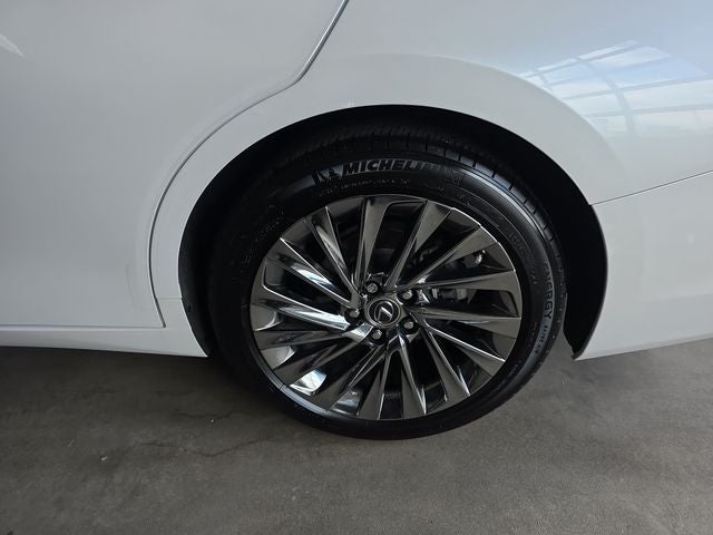 2024 Lexus ES 300h Ultra Luxury