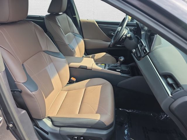 2025 Lexus ES 300h Ultra Luxury