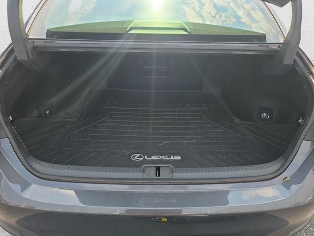 2025 Lexus ES 300h Ultra Luxury