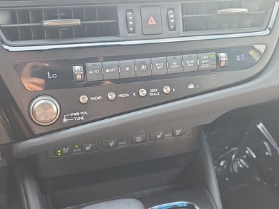 2025 Lexus ES 300h Ultra Luxury