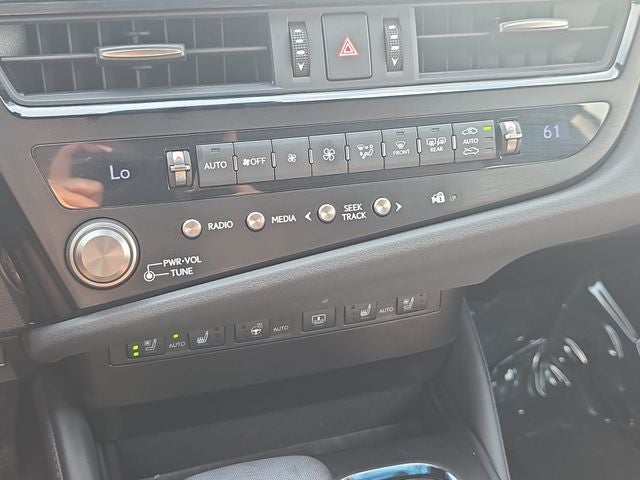 2025 Lexus ES 300h Ultra Luxury