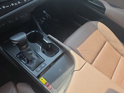 2025 Lexus ES 300h Ultra Luxury