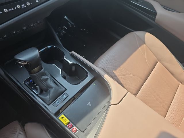 2025 Lexus ES 300h Ultra Luxury
