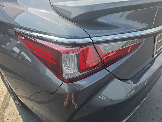2025 Lexus ES 300h Ultra Luxury
