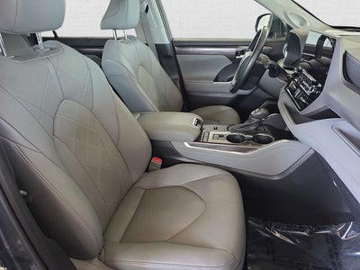 2021 Toyota Highlander Hybrid Platinum
