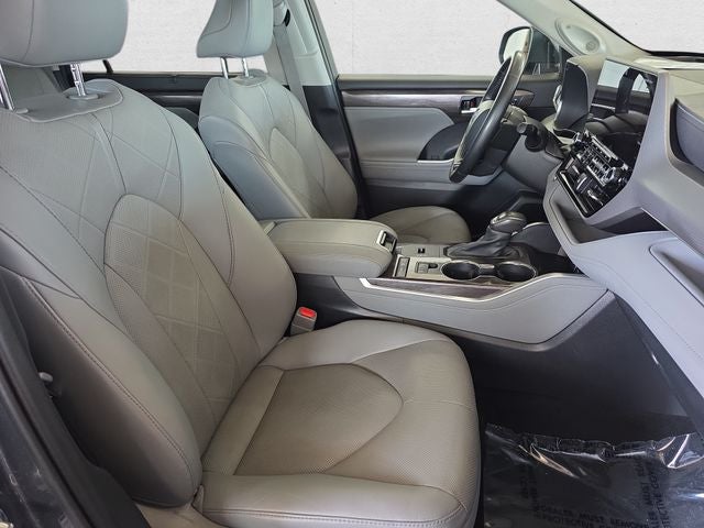 2021 Toyota Highlander Hybrid Platinum