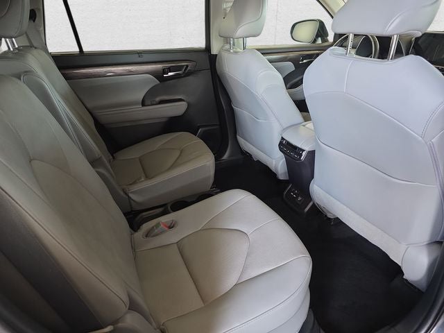 2021 Toyota Highlander Hybrid Platinum