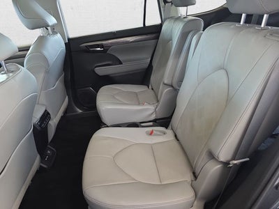 2021 Toyota Highlander Hybrid Platinum