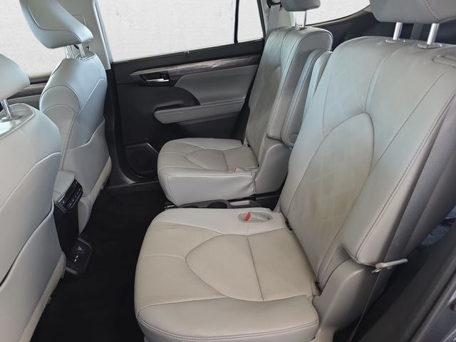 2021 Toyota Highlander Hybrid Platinum