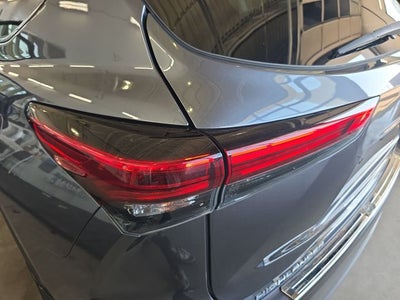 2021 Toyota Highlander Hybrid Platinum