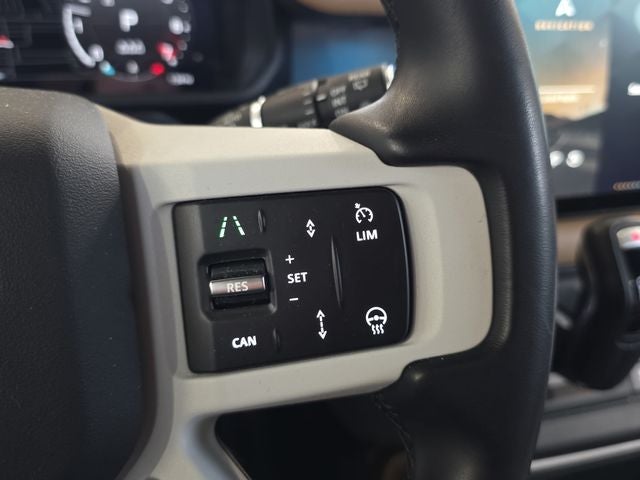 2025 Land Rover Defender 110 X-Dynamic SE